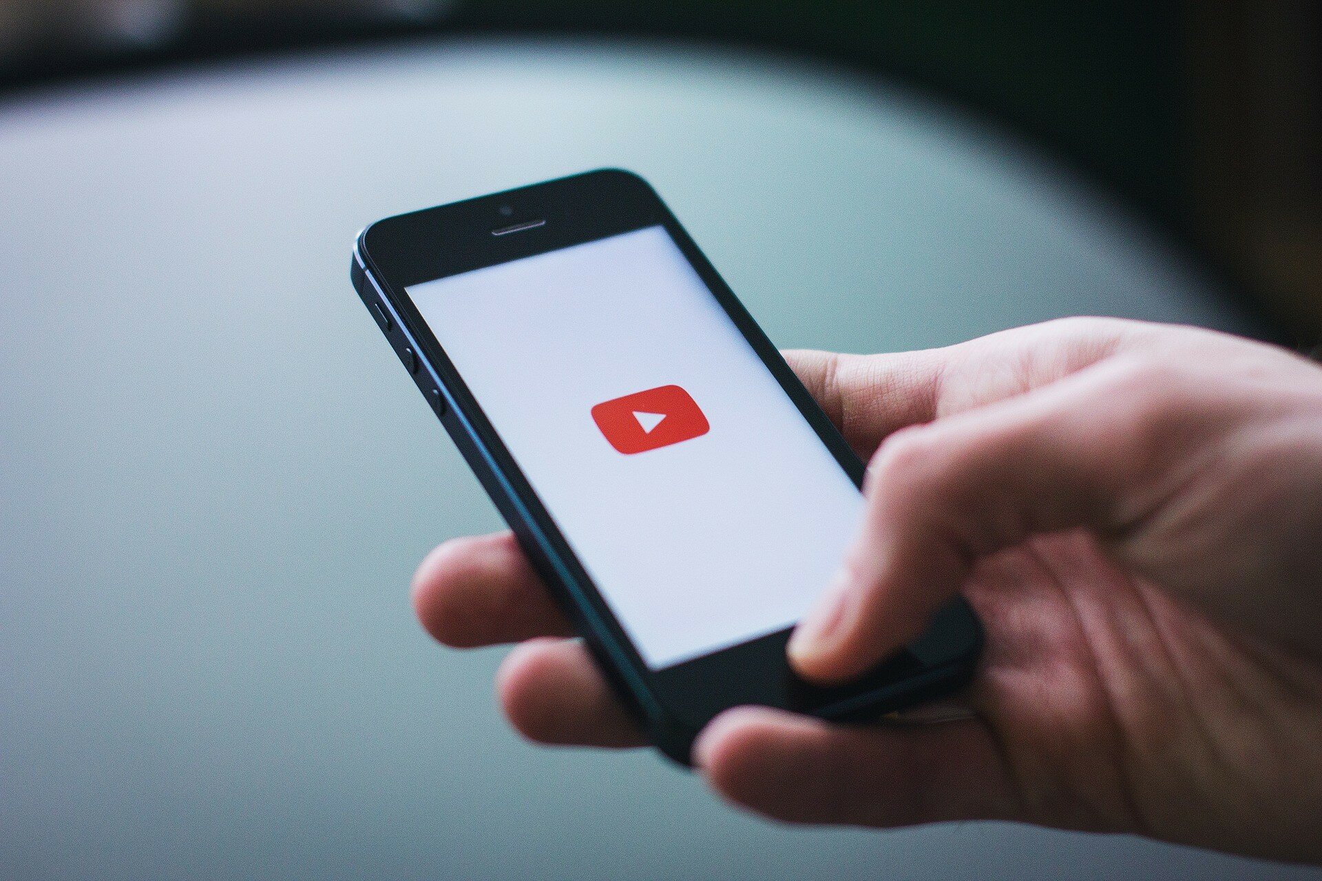 YouTube, improves the integration between the TV app and the smartphone app